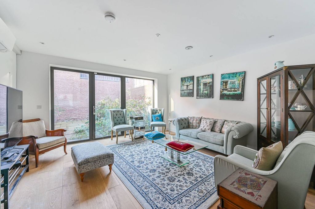 Property photo 3 of 21