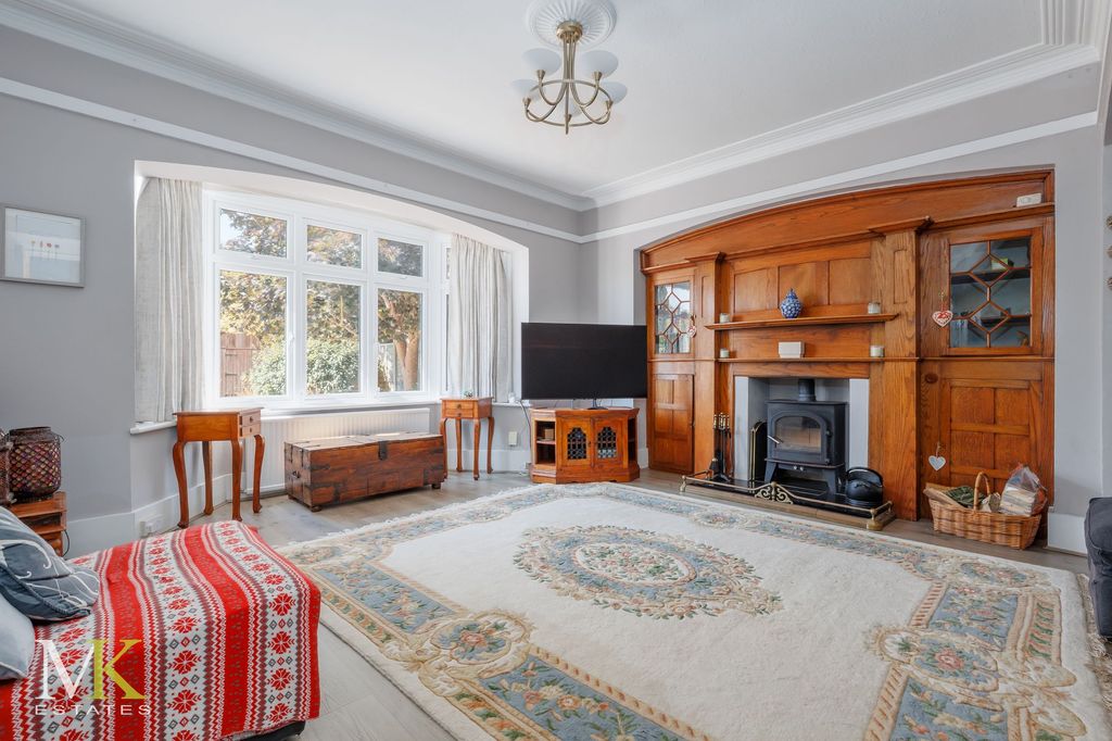 Property photo 3 of 18