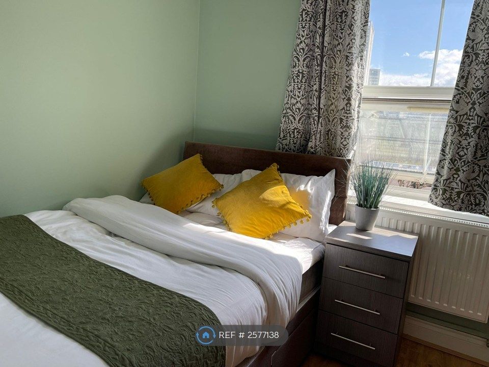 Property photo 1 of 11 Room 3