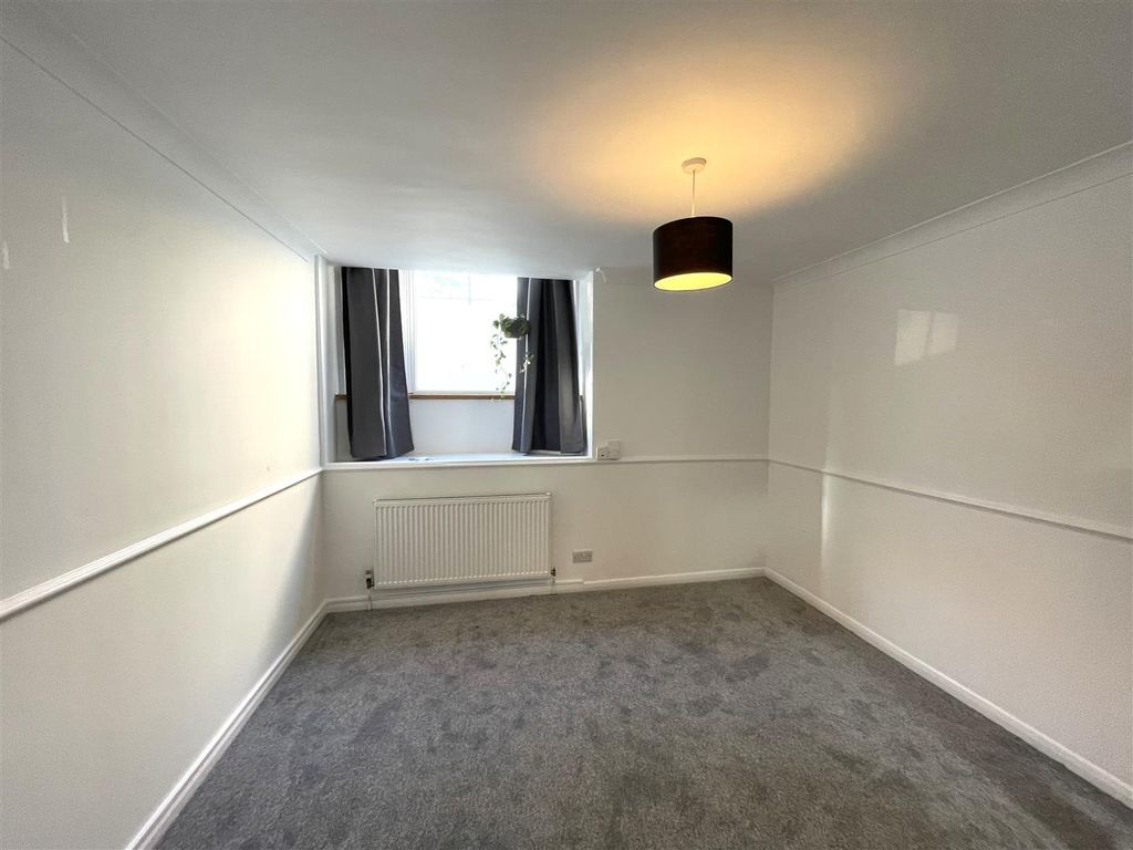 Property photo 3 of 11 Bedroom