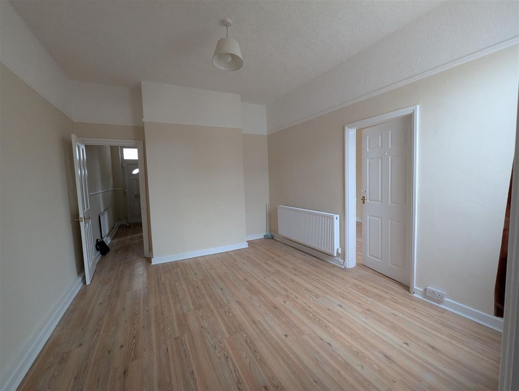 Property photo 3 of 9 Lounge/Dining Room