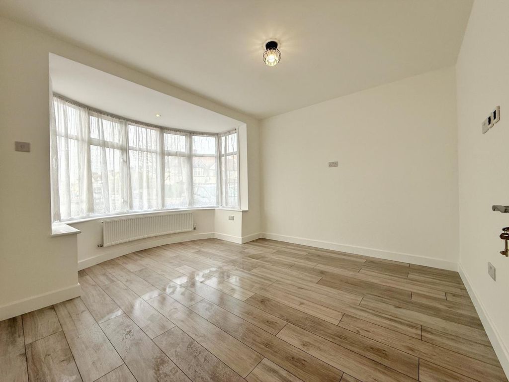 Property photo 2 of 28