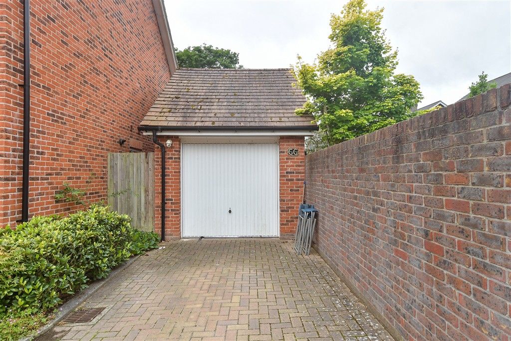 Property photo 1 of 16 Garage