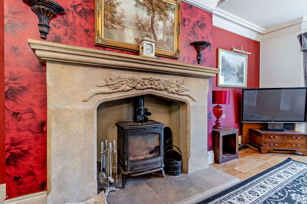 Property photo 3 of 23