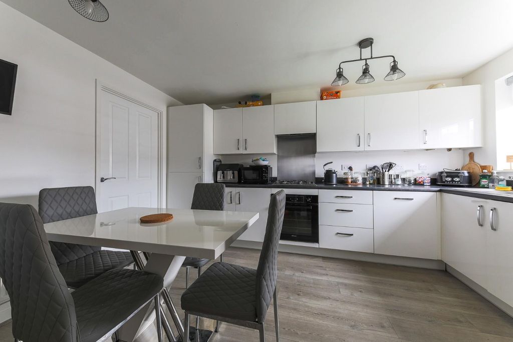 Property photo 3 of 13 Kitchen