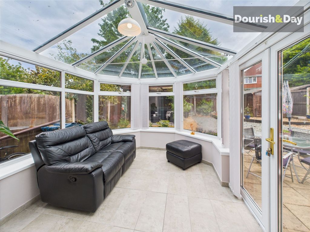 Property photo 3 of 17 Conservatory
