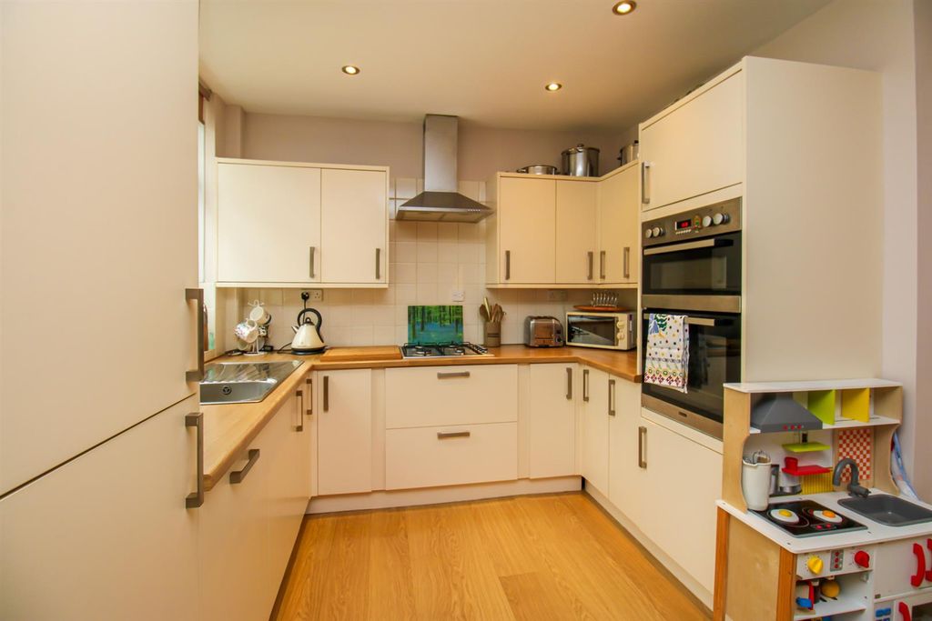 Property photo 3 of 15 Kitchen/Diner