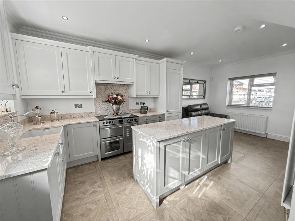 Property photo 3 of 22 Kitchen