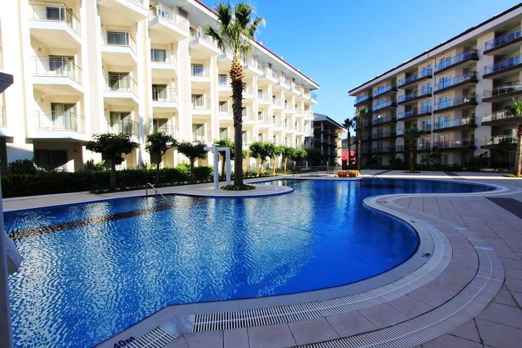 Property photo 2 of 18 2 Apartment For Sale In Ramada Hotel Trkusa214