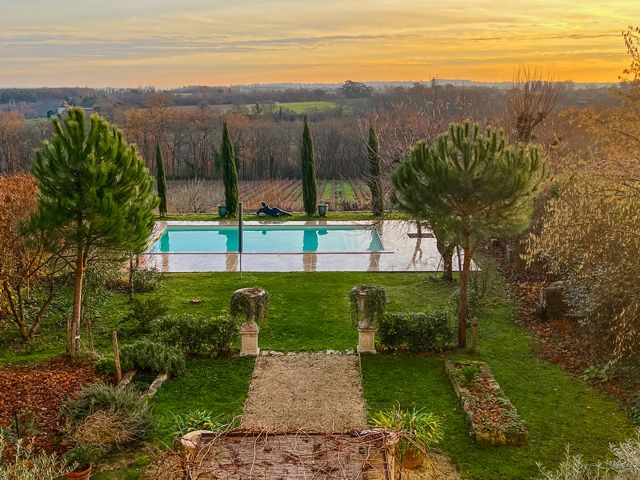 Property photo 2 of 31