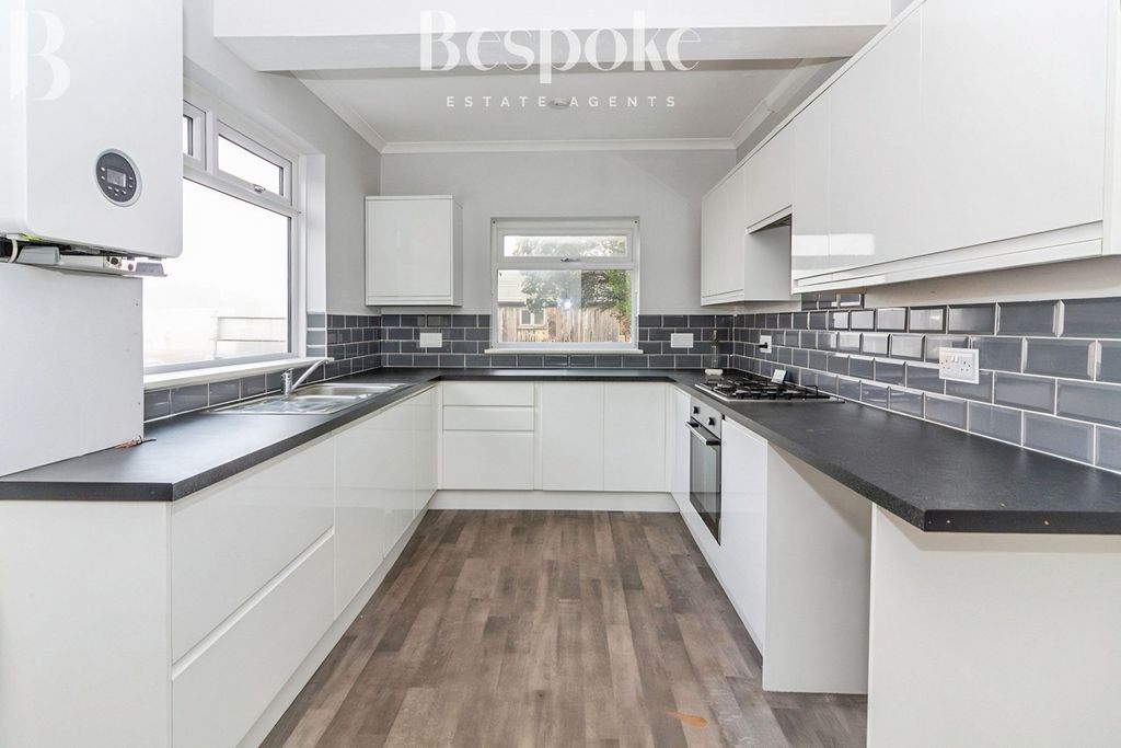 Property photo 2 of 25 Kitchen