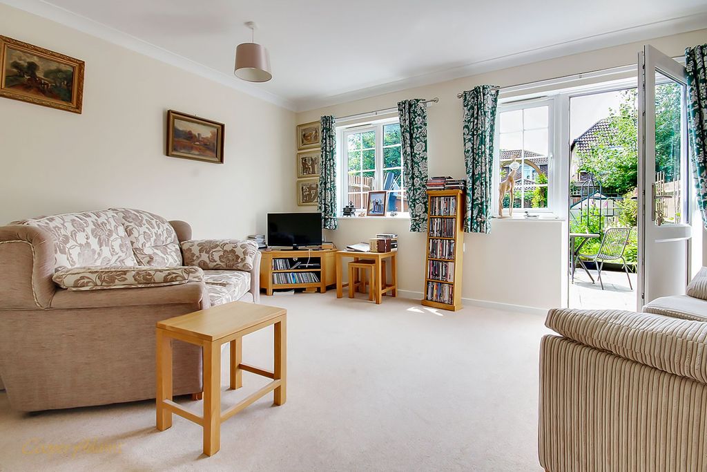 Property photo 3 of 13 Sitting Room