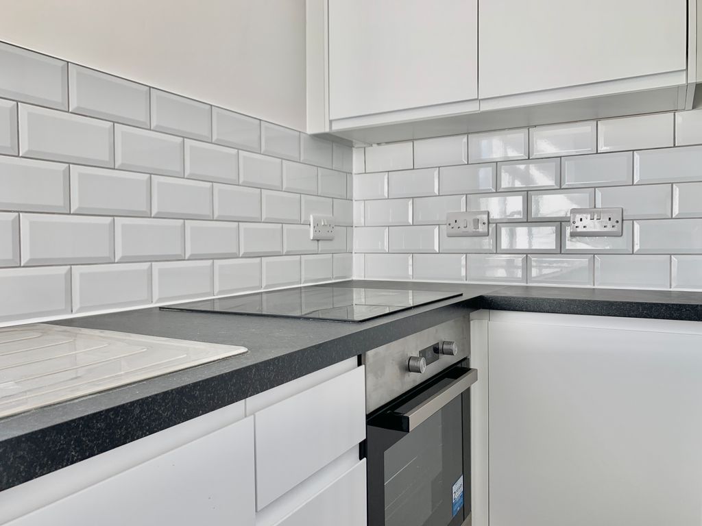 Property photo 3 of 8 Kitchen
