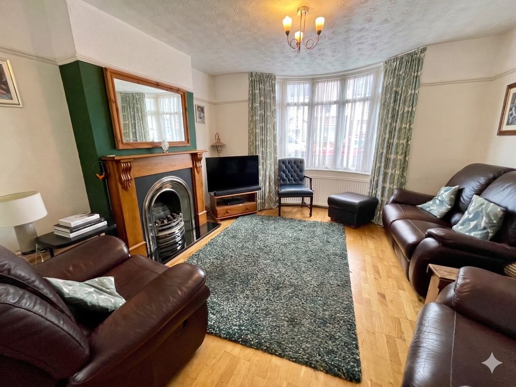 Property photo 3 of 15 4551094