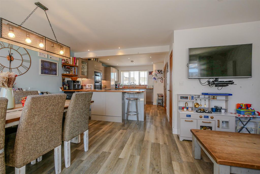 Property photo 2 of 15 Kitchen/Dining/Living Room