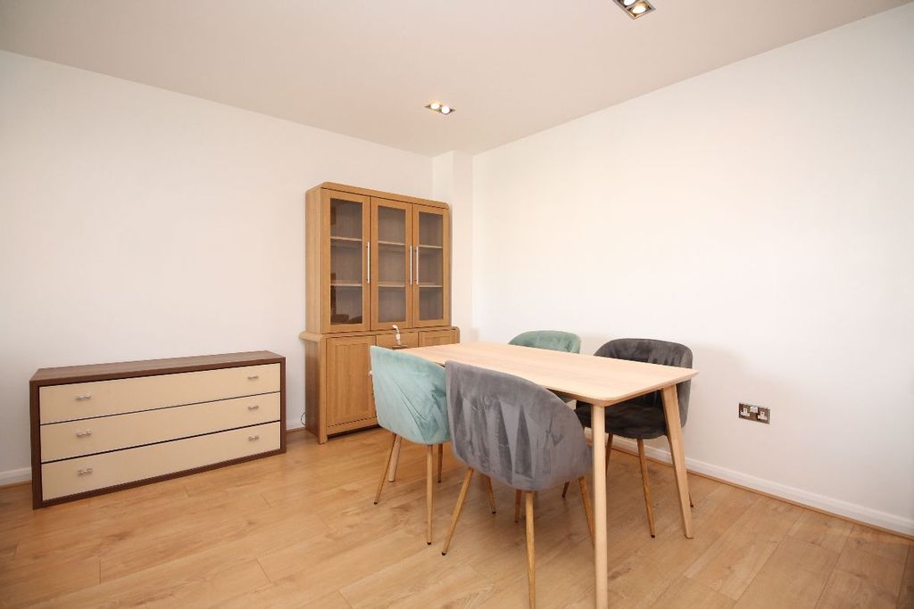 Property photo 3 of 35