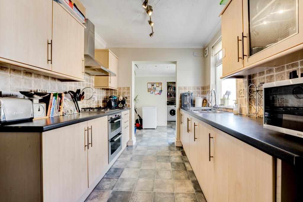 Property photo 3 of 26 67 Roundhill Road, Kettering-16.Jpg