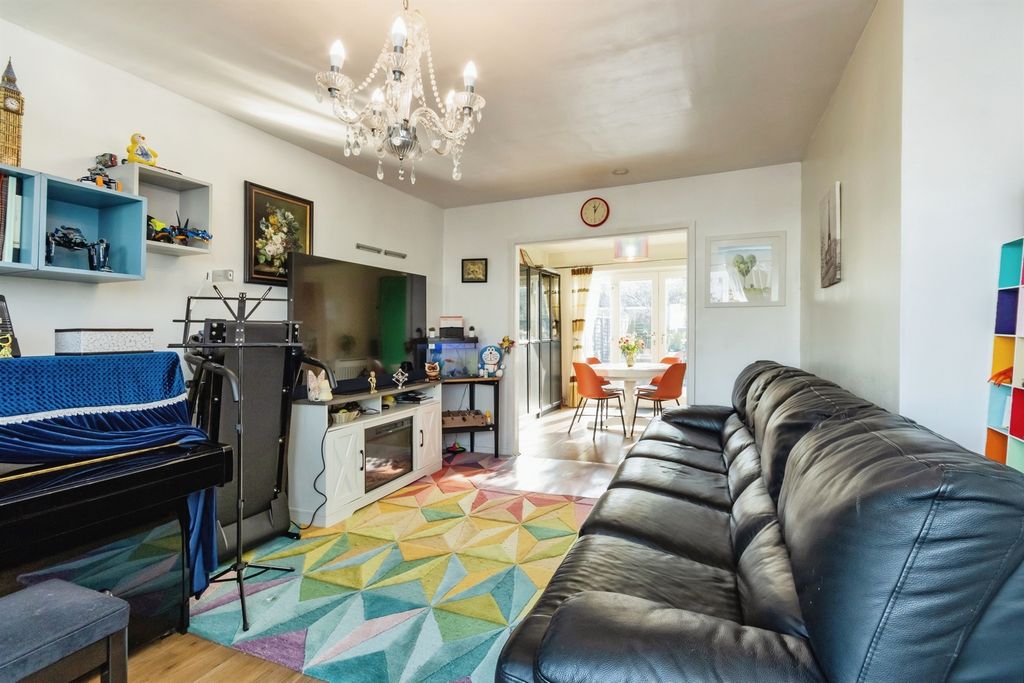 Property photo 2 of 17