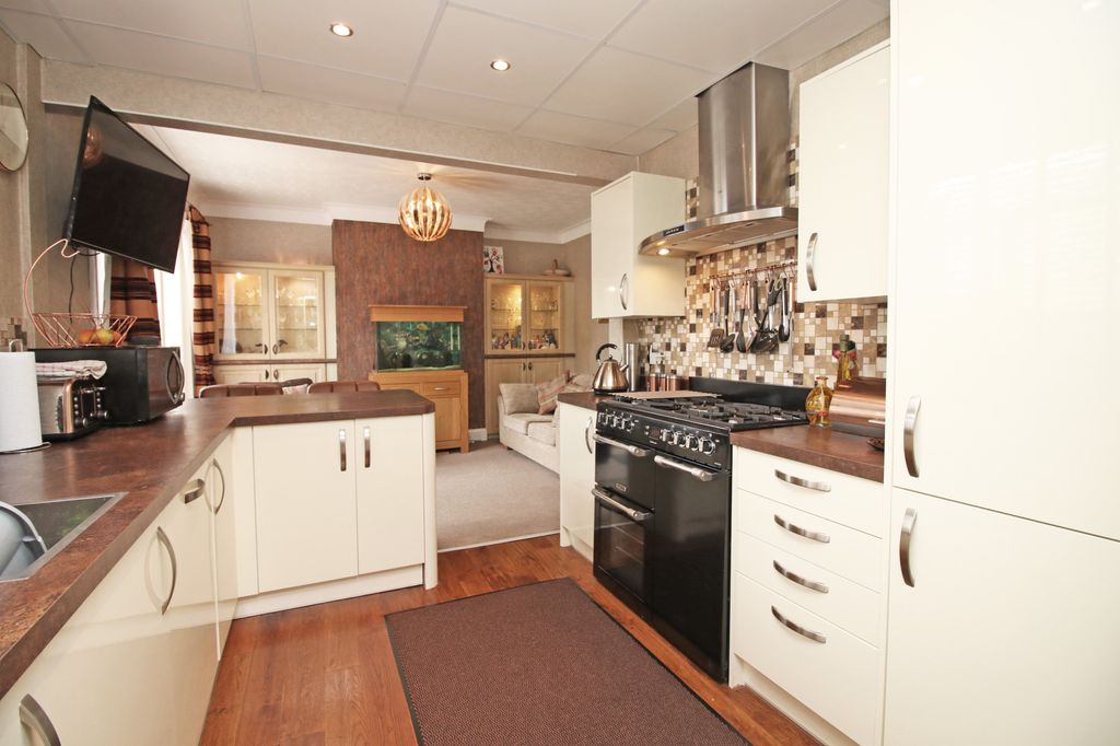 Property photo 2 of 26