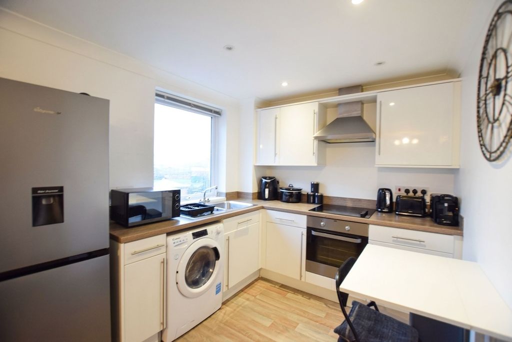 Property photo 1 of 7 Kitchen