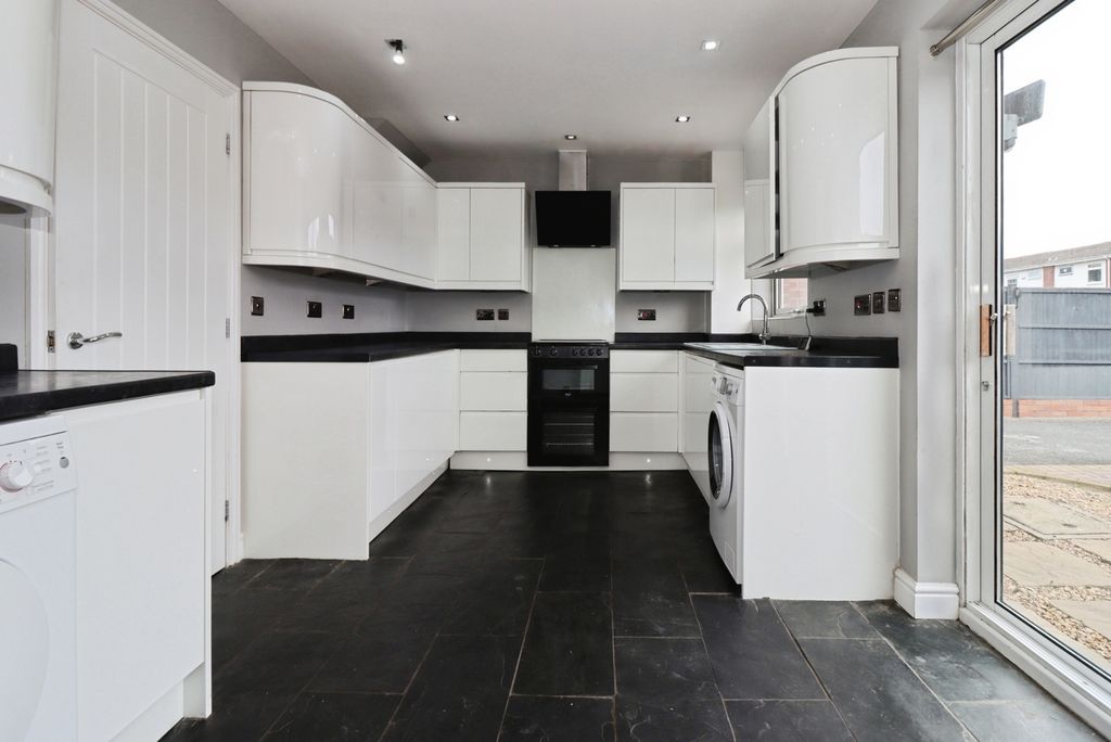 Property photo 2 of 16 Pbox-Img.Jpg