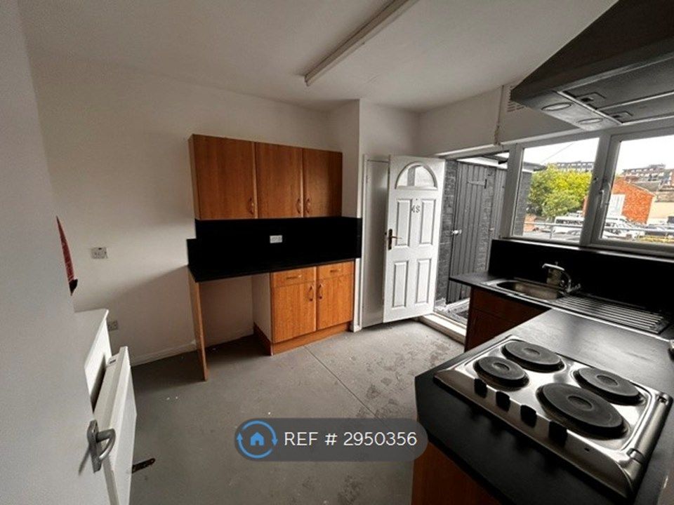 Property photo 2 of 7 Kitchen