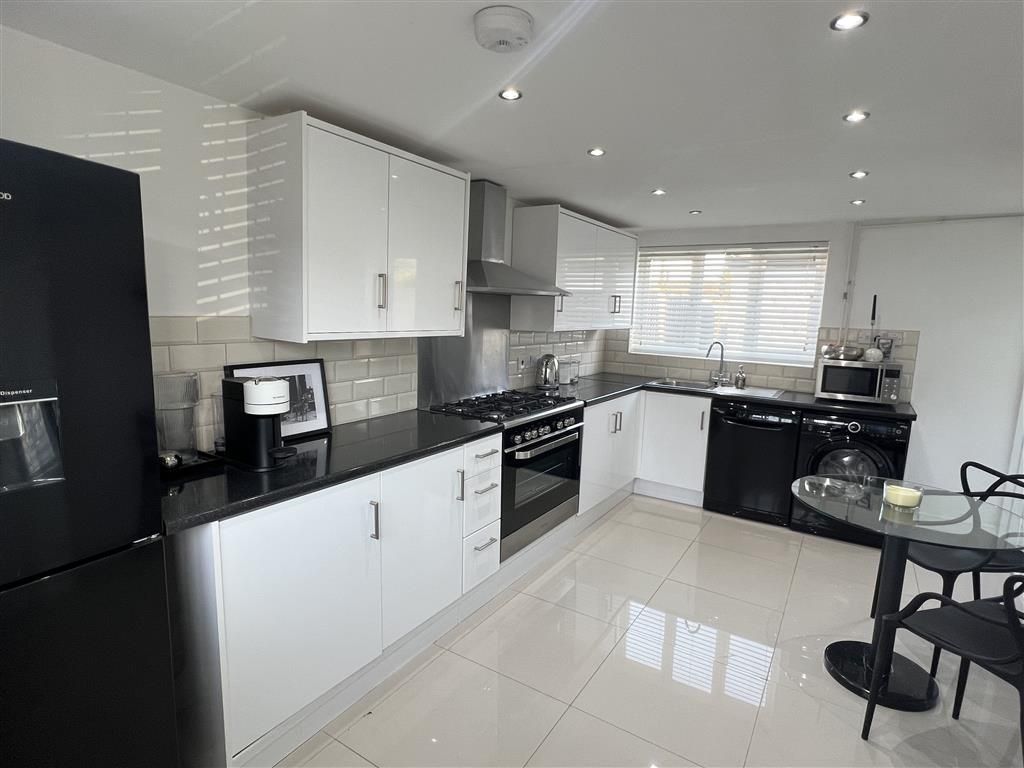 Property photo 3 of 8 Image