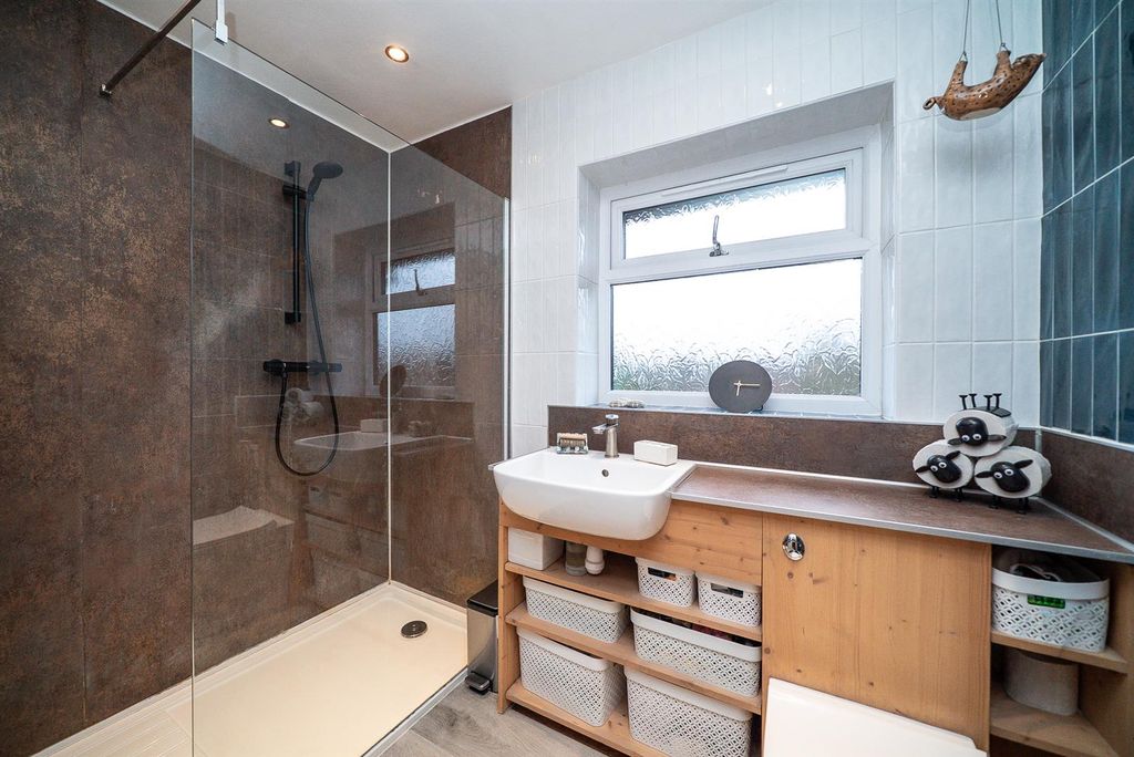 Property photo 3 of 26 Bathroom