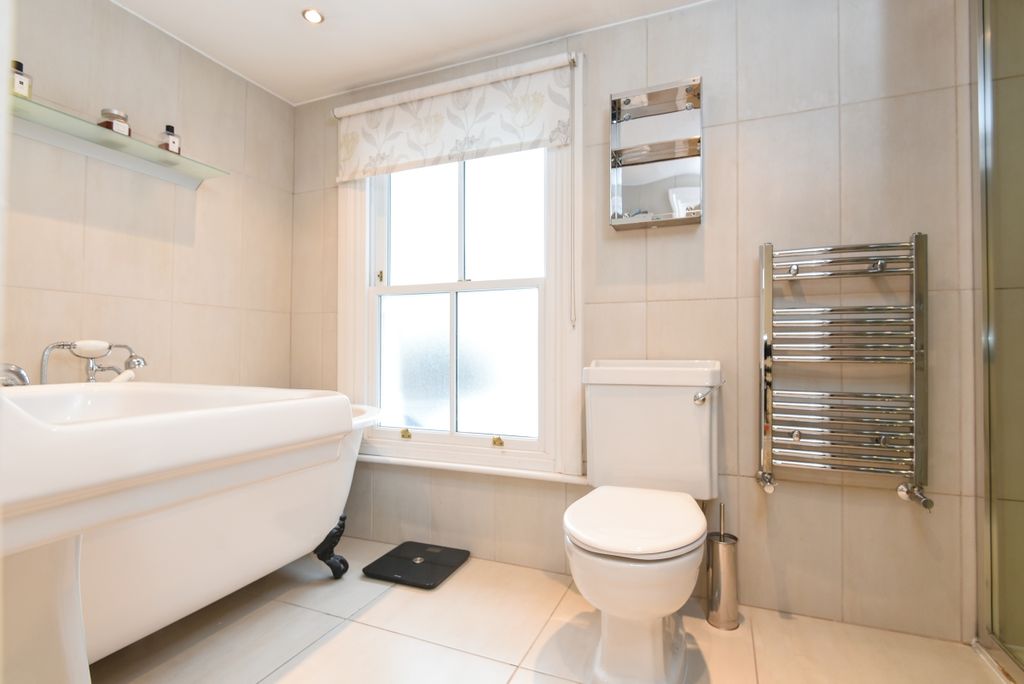Property photo 3 of 13 Bathroom