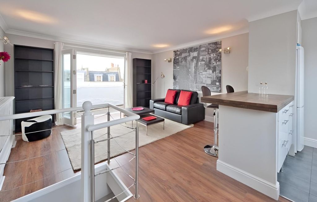 Property photo 1 of 4 Top Floor 103 Ifield 1.Jpg
