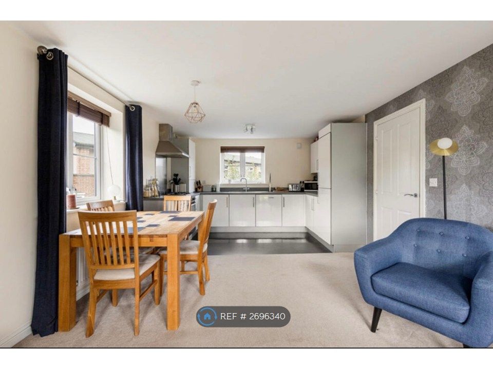 Property photo 3 of 10 Kitchen