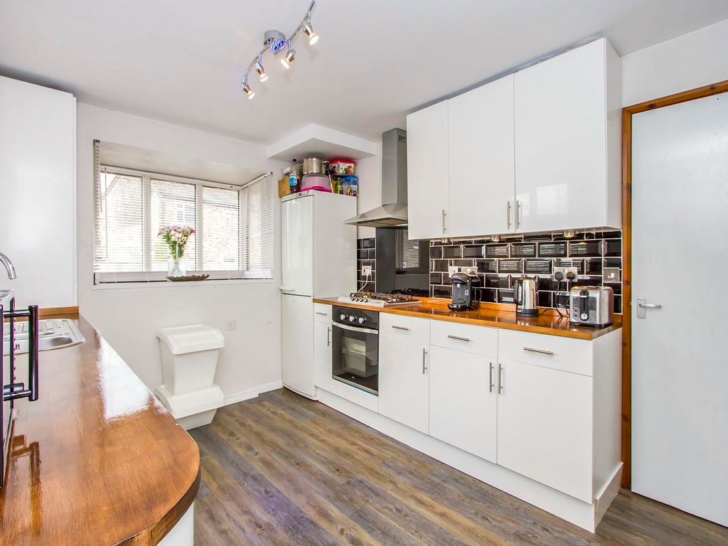 Property photo 2 of 6 Kitchen
