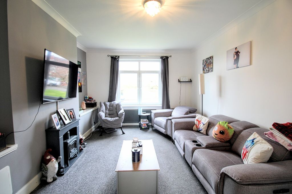 Property photo 3 of 10 Lounge