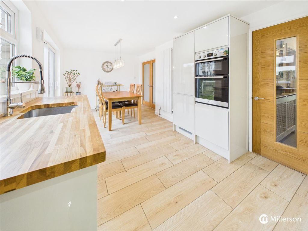 Property photo 3 of 23 Cam05092G0-Pr0145-Still010.Jpg