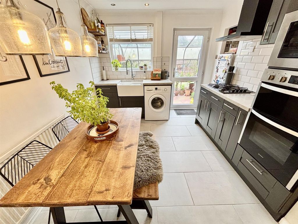 Property photo 3 of 13 Kitchen/Dining Room