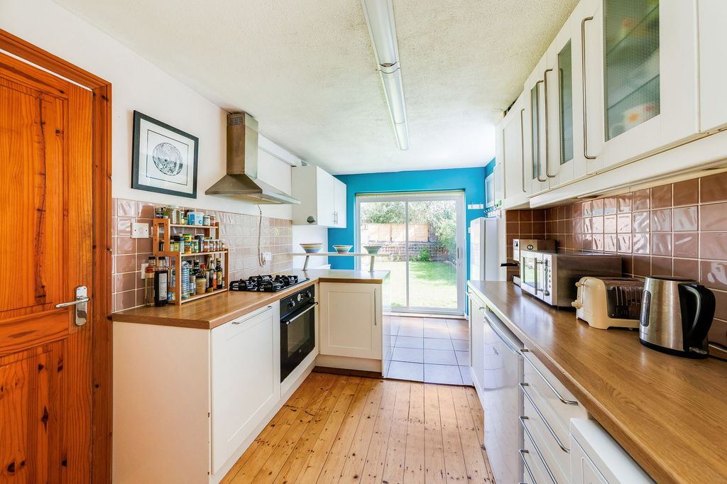 Property photo 3 of 18