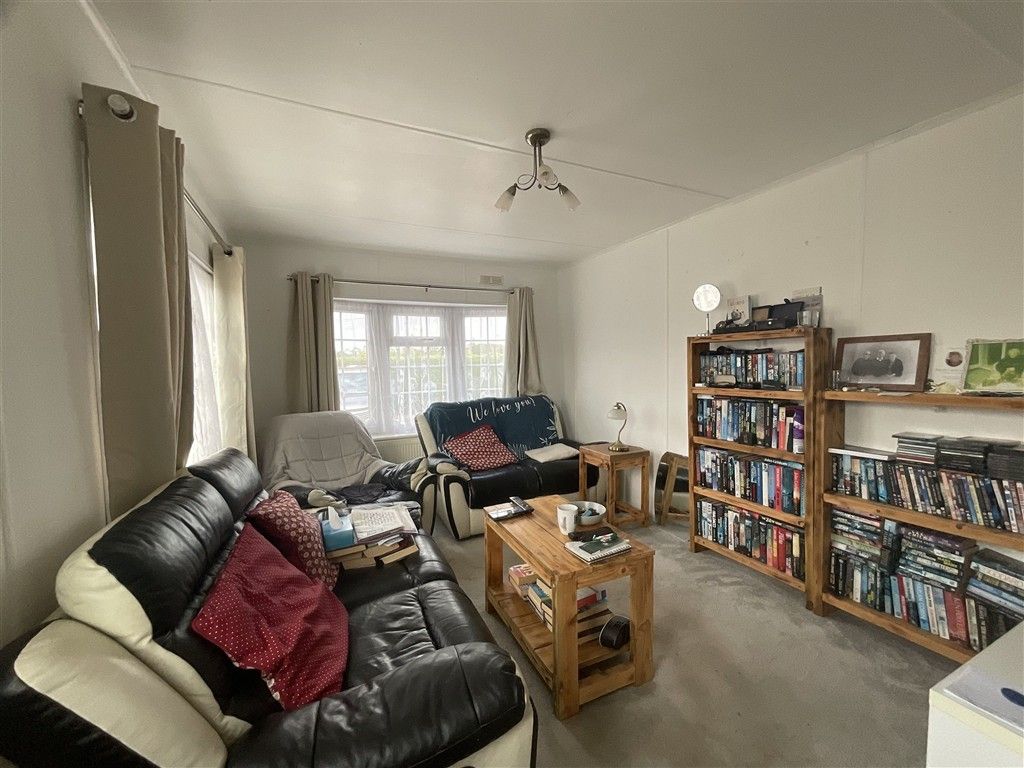 Property photo 2 of 6 Lounge