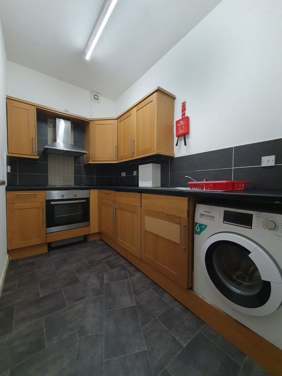 Property photo 1 of 5 2 Bedroom Flat To Rent