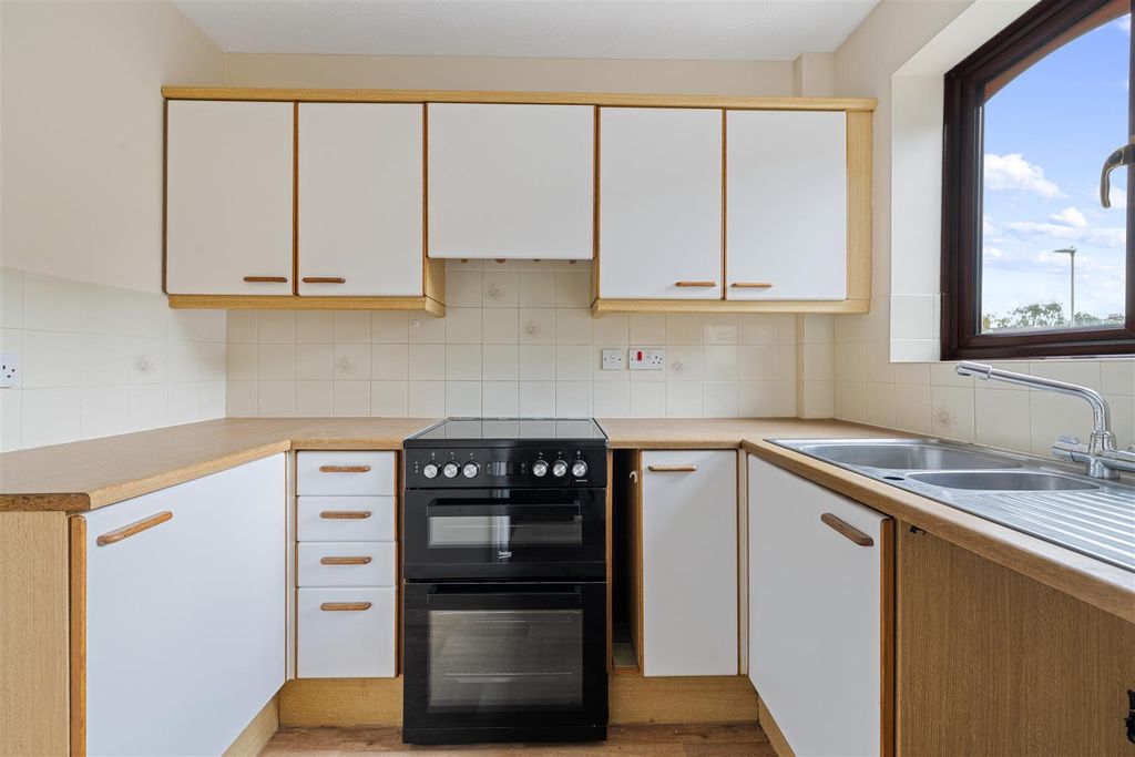 Property photo 2 of 6 Kitchen