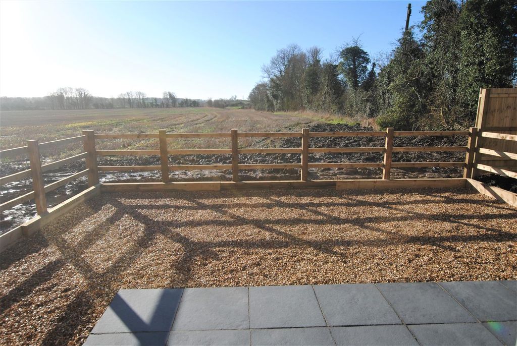 Property photo 2 of 15 Dutch Barn Garden 2.Jpg