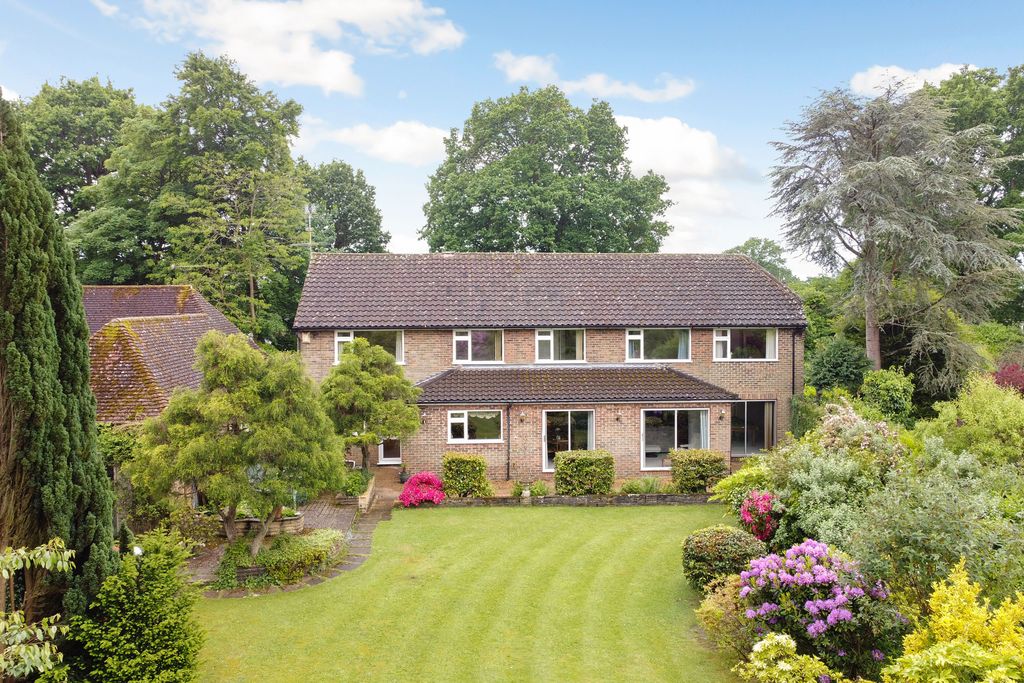 Property photo 3 of 12 Rear