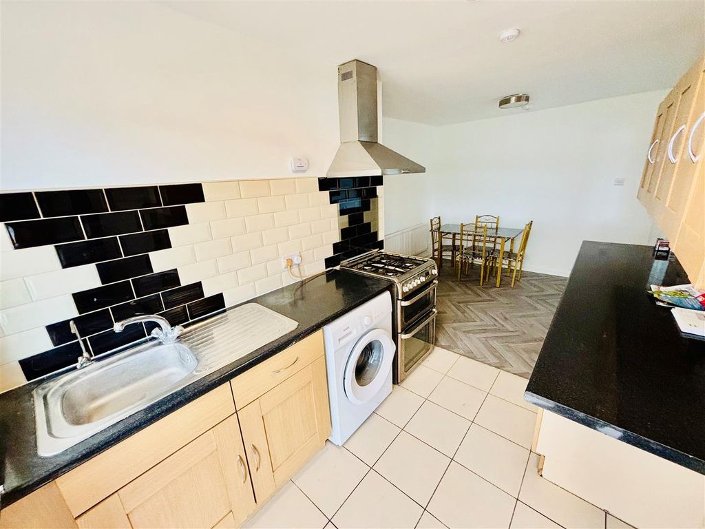 Property photo 1 of 9 16 Hunt 5.Jpg