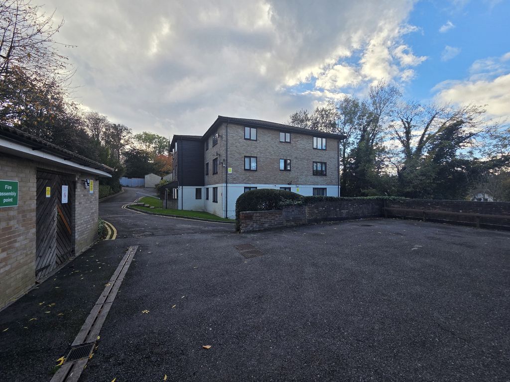 Property photo 2 of 8