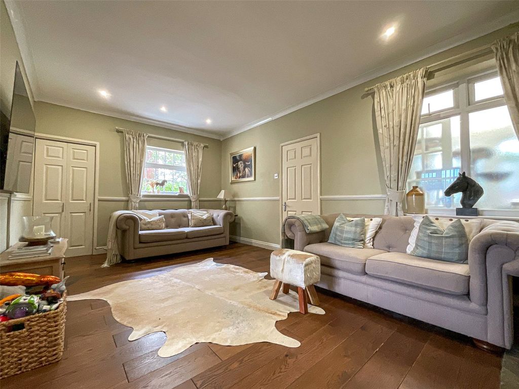 Property photo 2 of 47 Picture No. 53