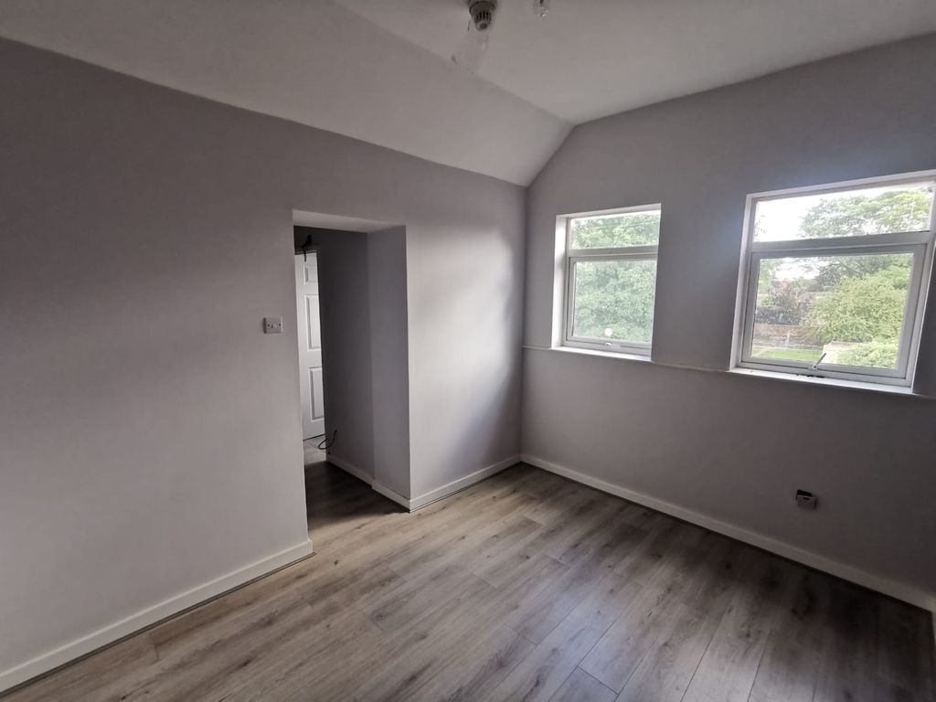 Property photo 2 of 5 Reception/Bedroom