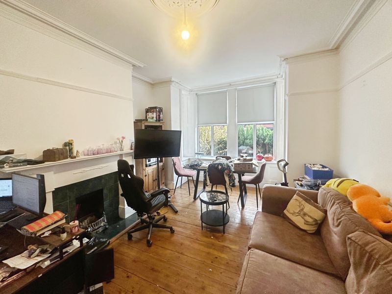 Property photo 3 of 15 Lounge