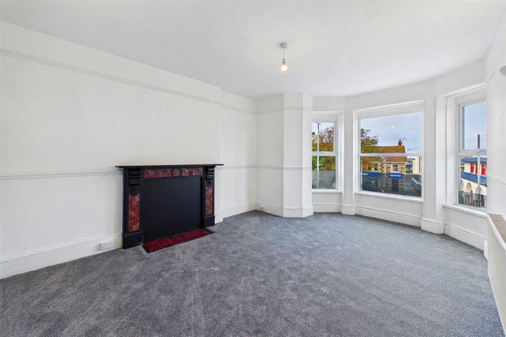 Property photo 2 of 12 50B East Street Lounge