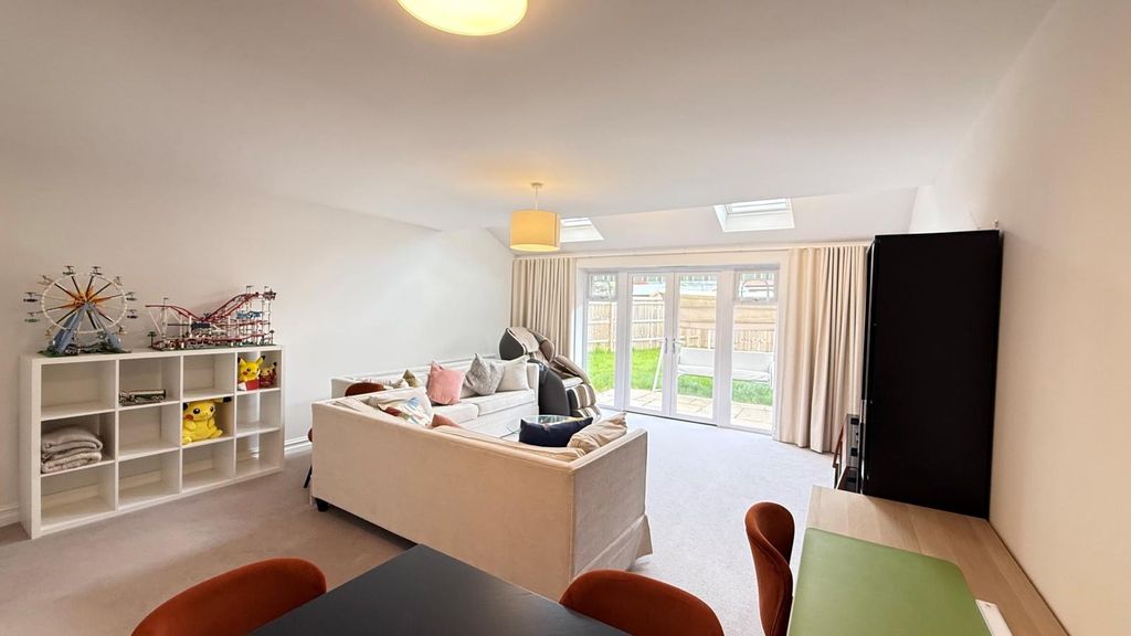 Property photo 2 of 11