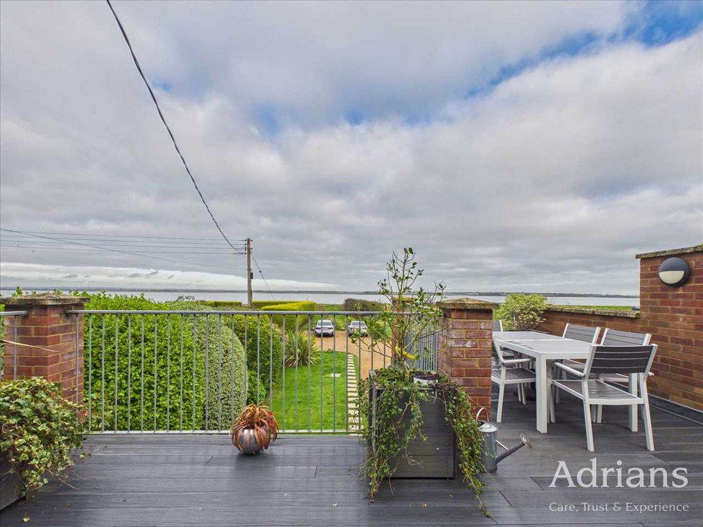 Property photo 3 of 32