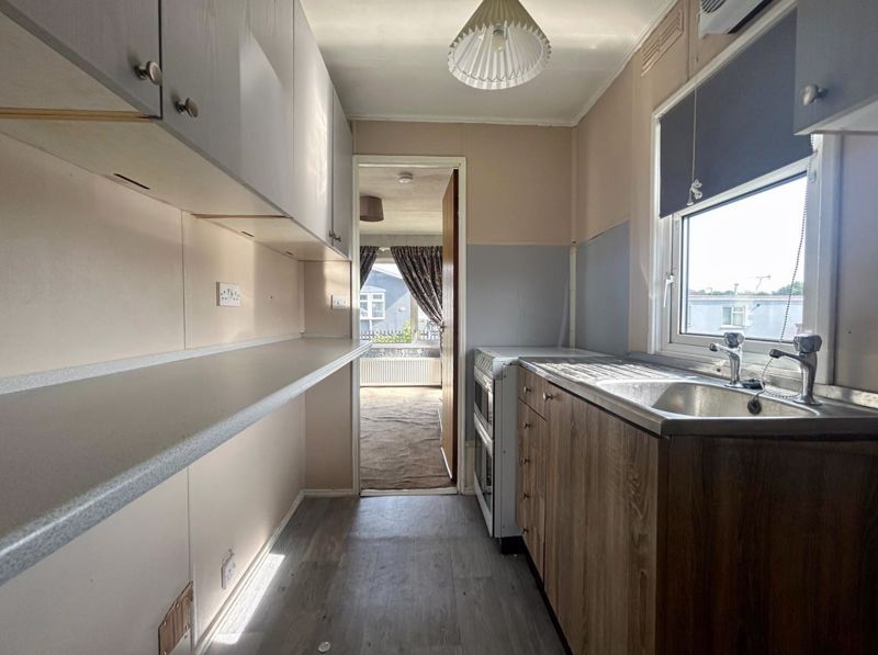 Property photo 3 of 5 Kitchen